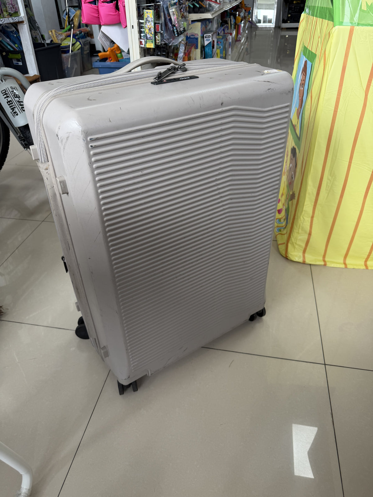 Hard-Shell Spinner Luggage — Silver