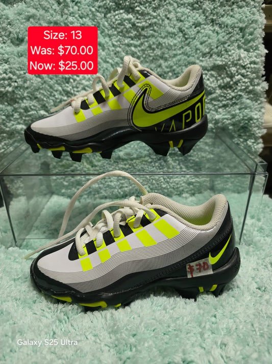 Brooks Cleats — Green — Size 8