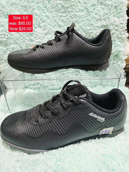 Brava Soccer Cleats — Size 5.5