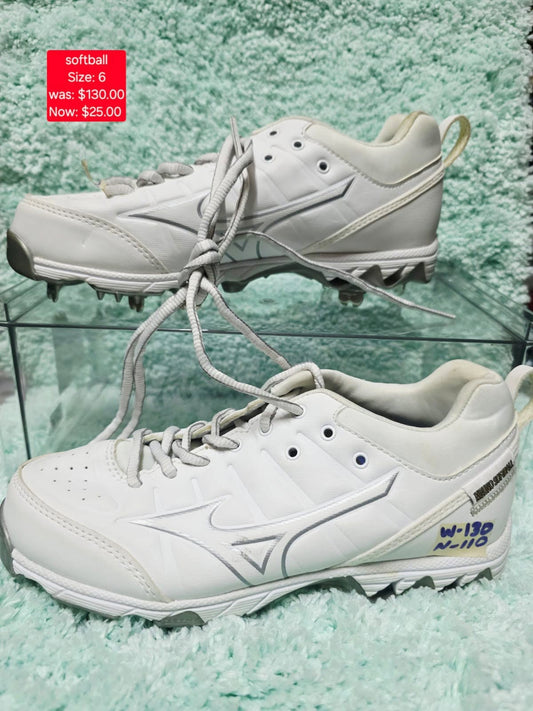 Mizuno Softball Cleats — Size 6