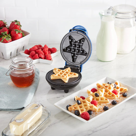Dash Star Mini Waffle Maker — 4 in; star shape