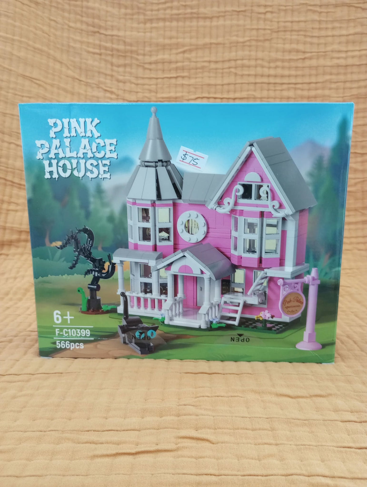 Pink Palace House 566-piece building block set