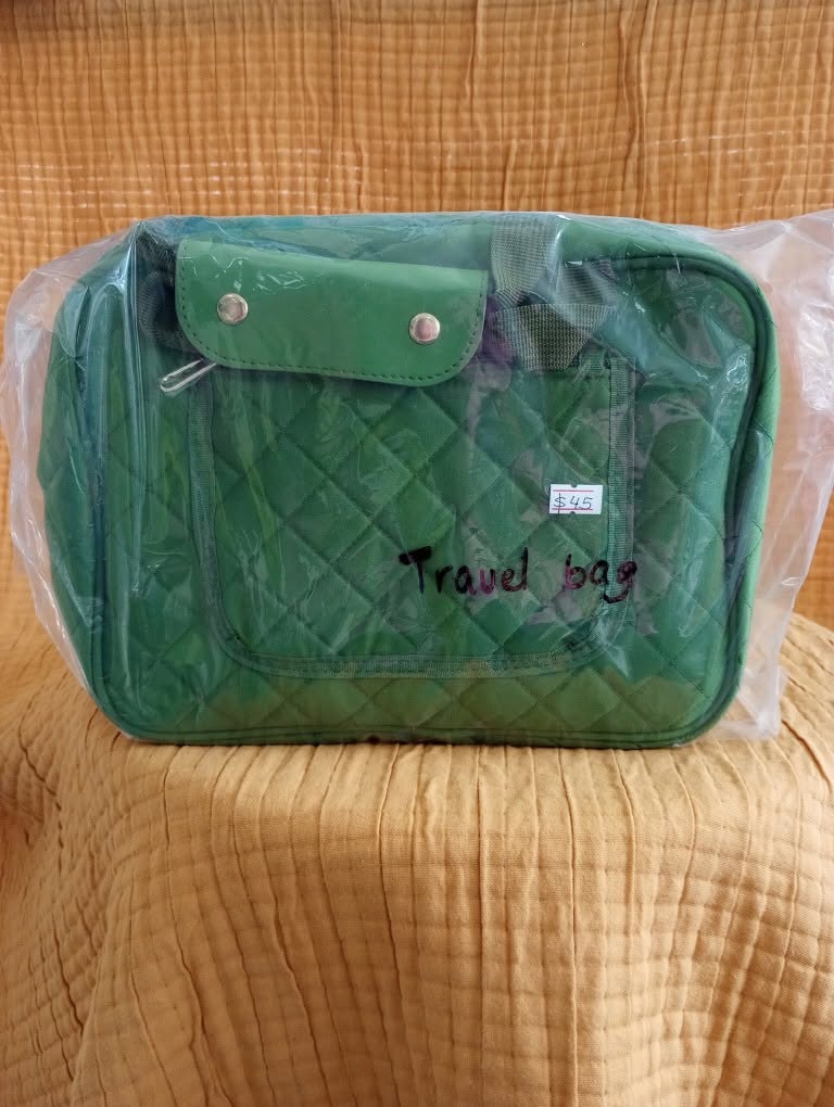 Quilted Hanging Travel Toiletry Bag — Green