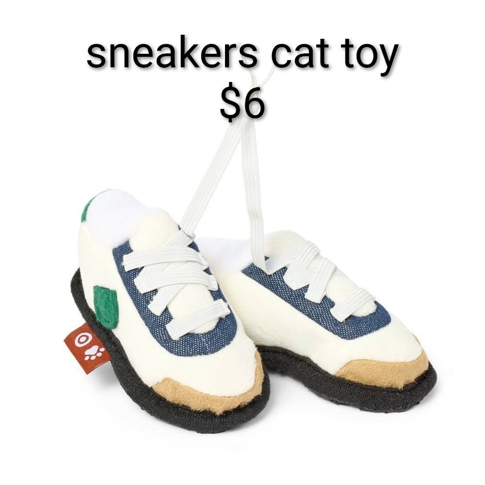 Sneaker-Shaped Cat Toy