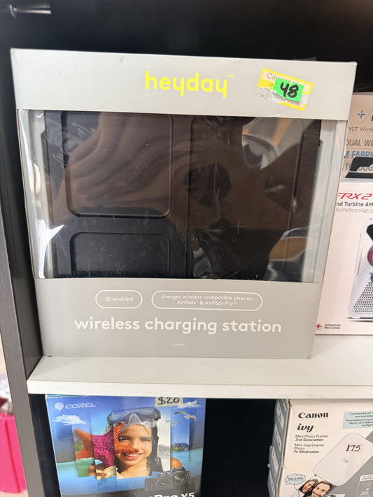 heyday Qi Wireless Charging Station — Phone and earbuds